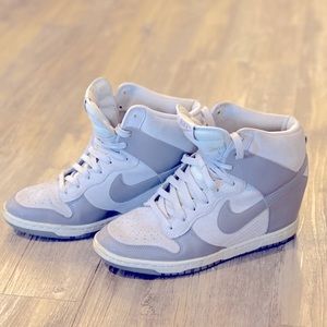 Wine woman’s Nike air wedges.